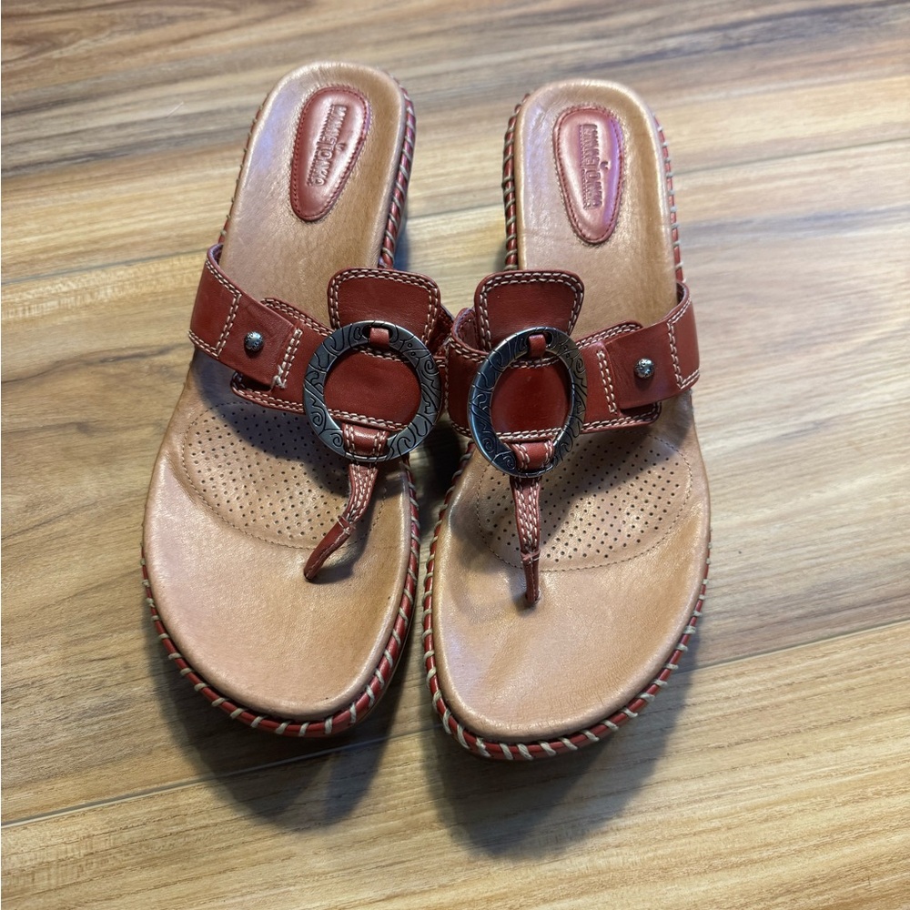 Minnetonka Women's Ref and Tan Sandals - Picture 2 of 13